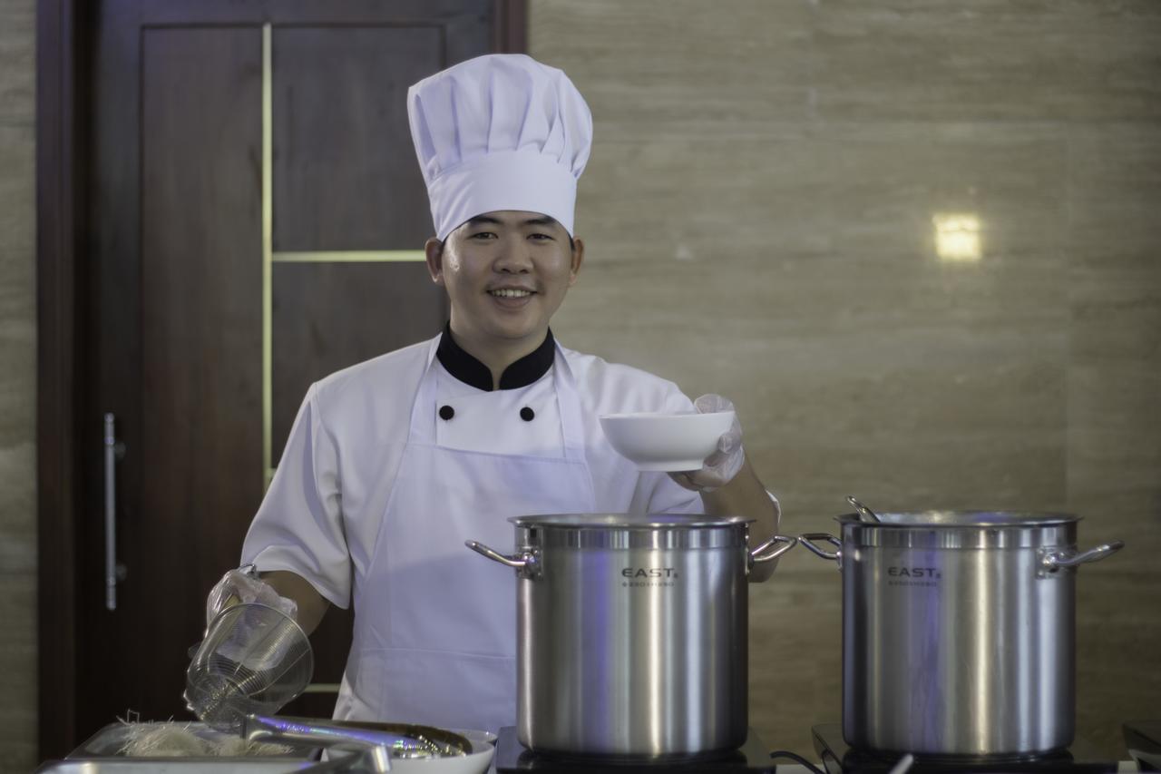 Khanh Linh Hotel Плейку Экстерьер фото